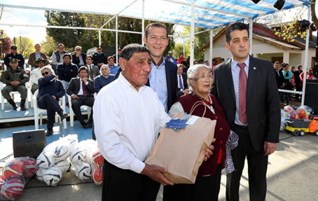 Alumine, Neuquen 20-10-2016 El gobernador encabezó el acto por