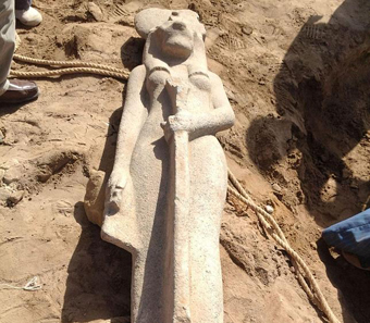 estatua-diosa-egipcia--644x562