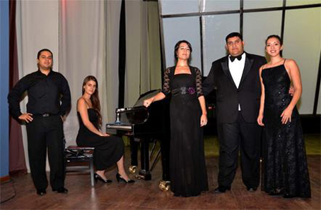 gRUPO DE CANTO Y PIANO