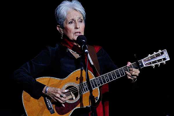 joan-baez-600-cristian-soto-q_14651-L0x0