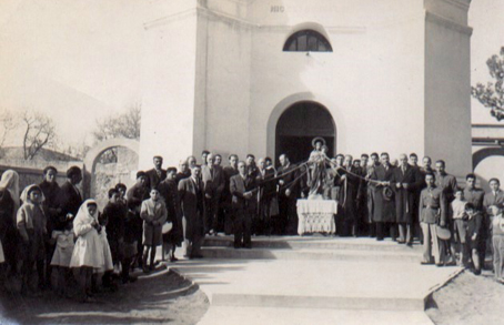 procesion-fente-a-la-parroquia